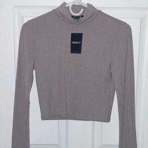 Forever 21 Long sleeve crop top size large in gray